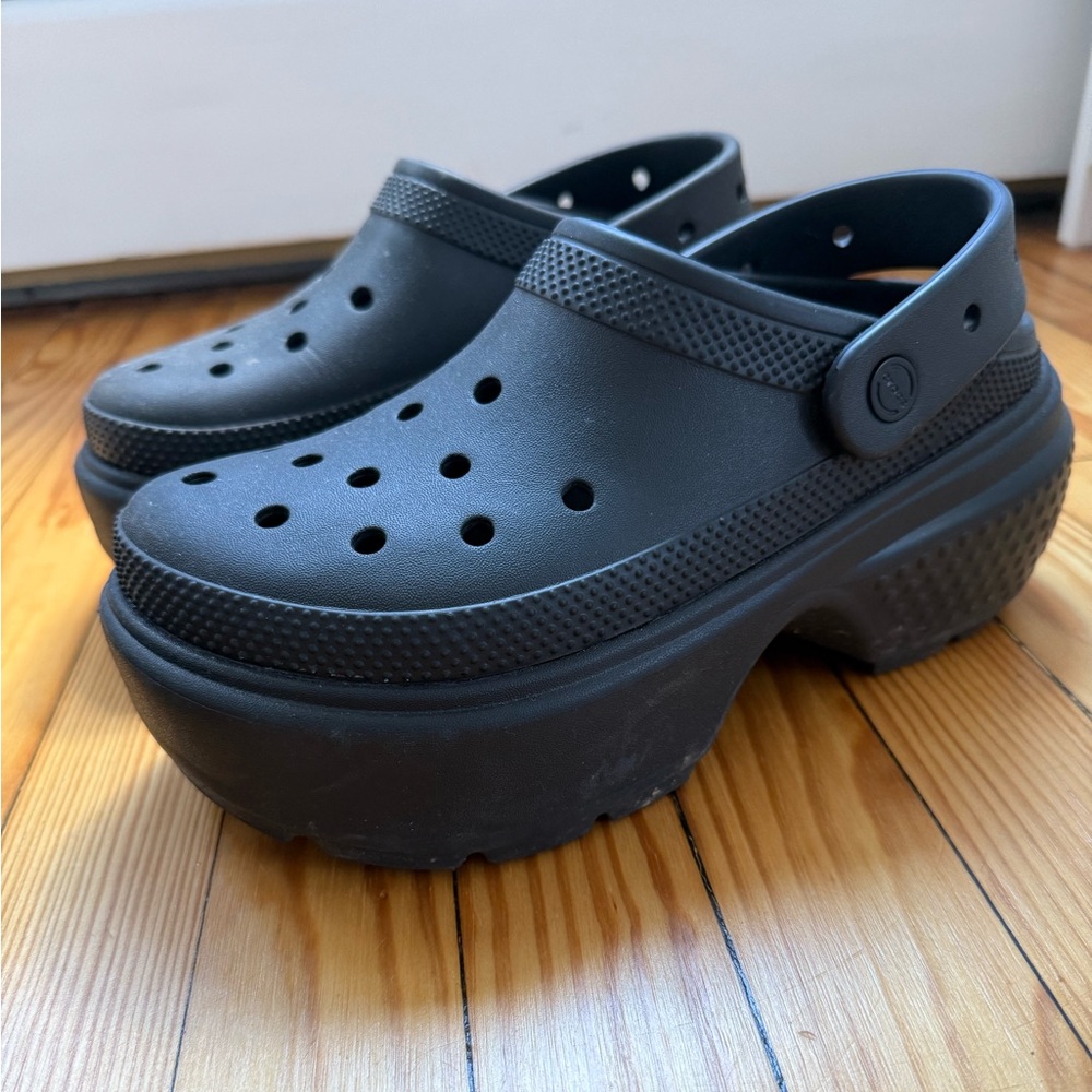 Black crocs platform clogs